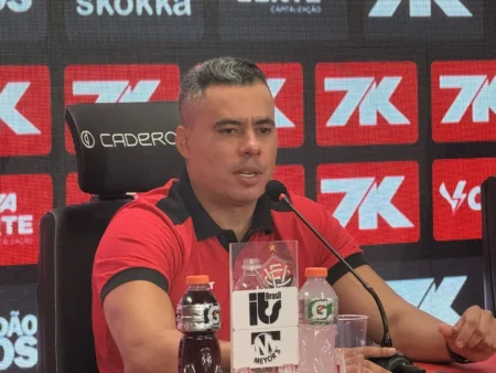 Jair Ventura analisa clássico e elogia elenco do Vitória: "Extremamente satisfeito"