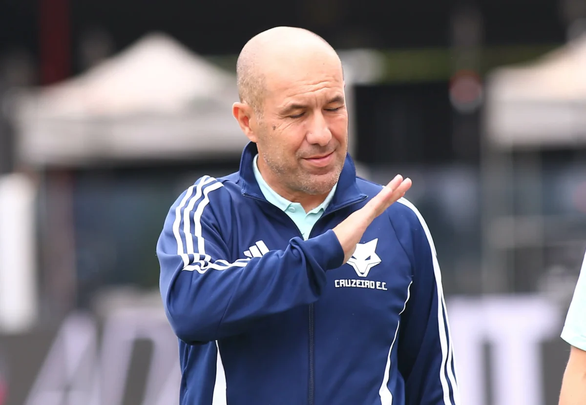 Jardim confirma compromisso com o Cruzeiro e afasta rumores com o Flamengo: Notícia verdadeira Jardim confirma compromisso com o Cruzeiro e afasta rumores com o Flamengo: "Notícia verdadeira"