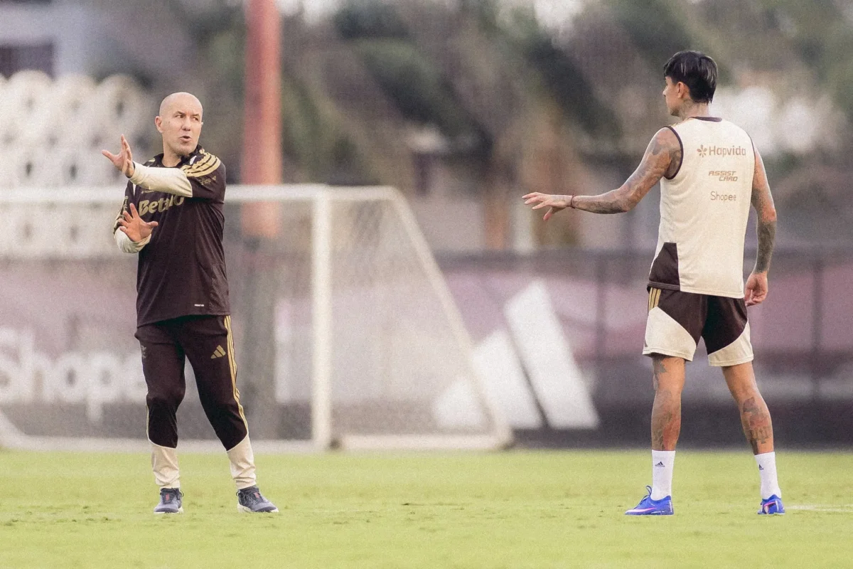 Jardim não escalou quatro titulares em jogo do Flamengo; veja quem ganhou espaço