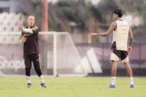 Jardim não escalou quatro titulares em jogo do Flamengo; veja quem ganhou espaço