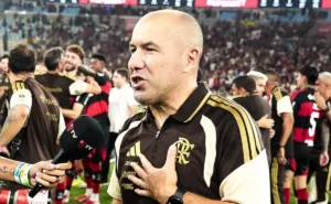 Jardim revoluciona o Flamengo: Arrascaeta e Paquetá juntos e novidades no time titular contra o Corinthians Jardim revoluciona o Flamengo: Arrascaeta e Paquetá juntos e novidades no time titular contra o Corinthians