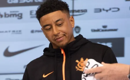 Jesse Lingard demonstra entusiasmo na estreia e anseia pelo primeiro gol Jesse Lingard demonstra entusiasmo na estreia e anseia pelo primeiro gol