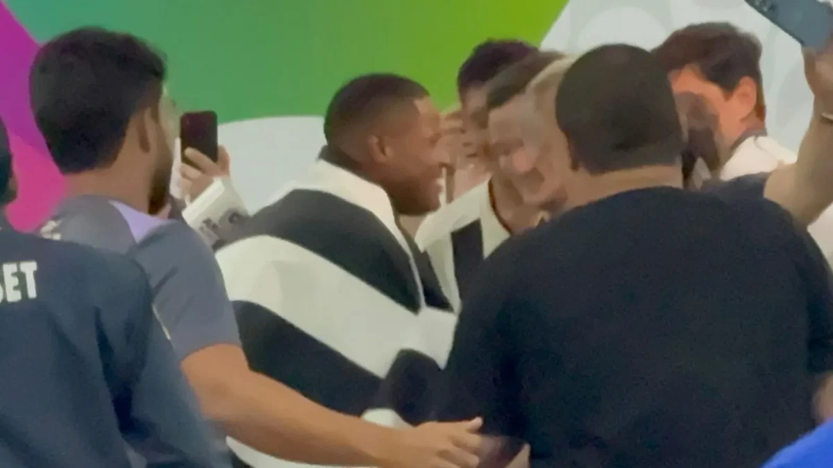 Júnior Santos acerta com o Botafogo e reforça o clube carioca