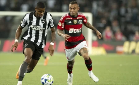Júnior Santos projeta estreia pelo Botafogo contra o Flamengo e manda recado: “Espero fazer um gol”