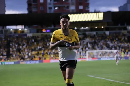 Jogador do Criciúma sofre lesão e é desfalque provável no início da Série B
