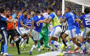 Jogadores do Cruzeiro suspensos por quatro jogos após briga com o Atlético-MG