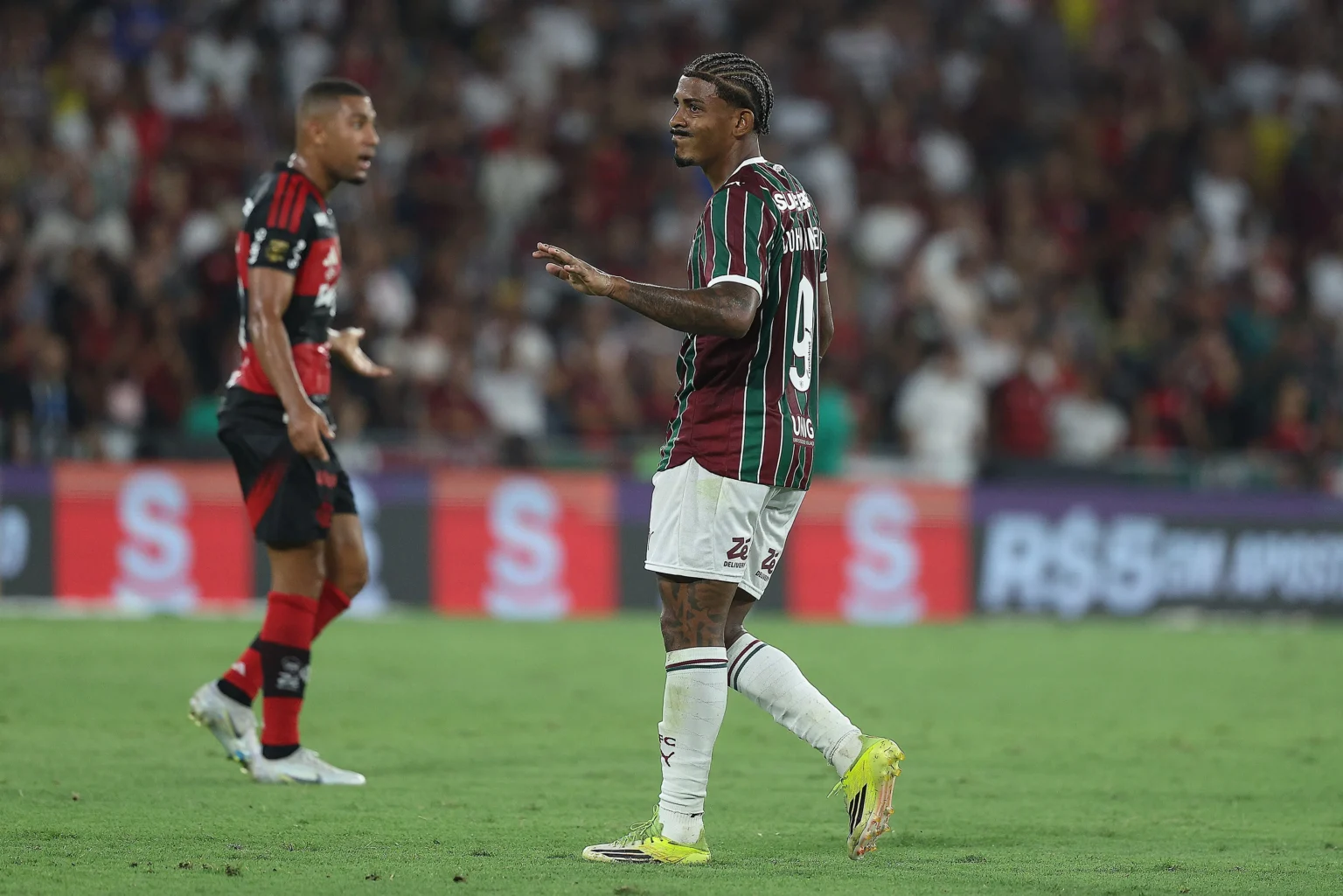 John Kennedy enfrenta jejum de gols com chegada de rival no Fluminense