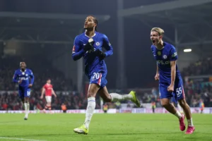 João Pedro: o brasileiro que mais contribui para gols na Europa