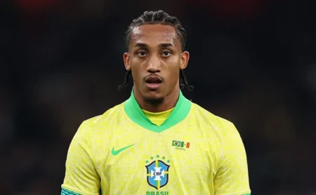 João Pedro invoca Ronaldo e Romário em defesa de Vini Jr e Raphinha na Seleção Brasileira