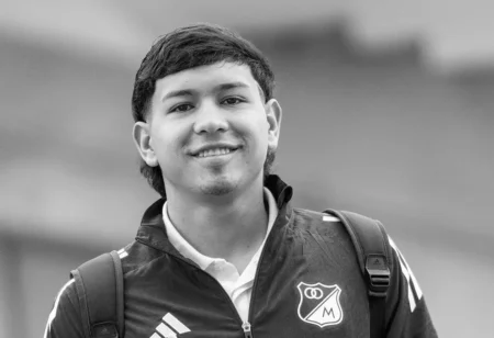 Jovem jogador do Millonarios morre após mal-estar em campo Jovem jogador do Millonarios morre após mal-estar em campo
