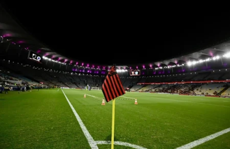 Justiça determina que Flamengo abra contas da publicidade no Maracanã