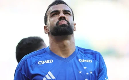 Juventus demonstra interesse em Fabrício Bruno, zagueiro do Cruzeiro, para reforçar defesa.