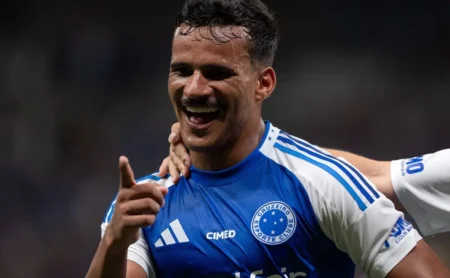 Kaiki se sobressai no Cruzeiro e é eleito o melhor lateral-esquerdo do Brasil por Bolasie