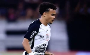Kaio César conquista titularidade após atuação em Santos x Corinthians: “Jogador inteligente e habilidoso” Kaio César conquista titularidade após atuação em Santos x Corinthians: “Jogador inteligente e habilidoso”
