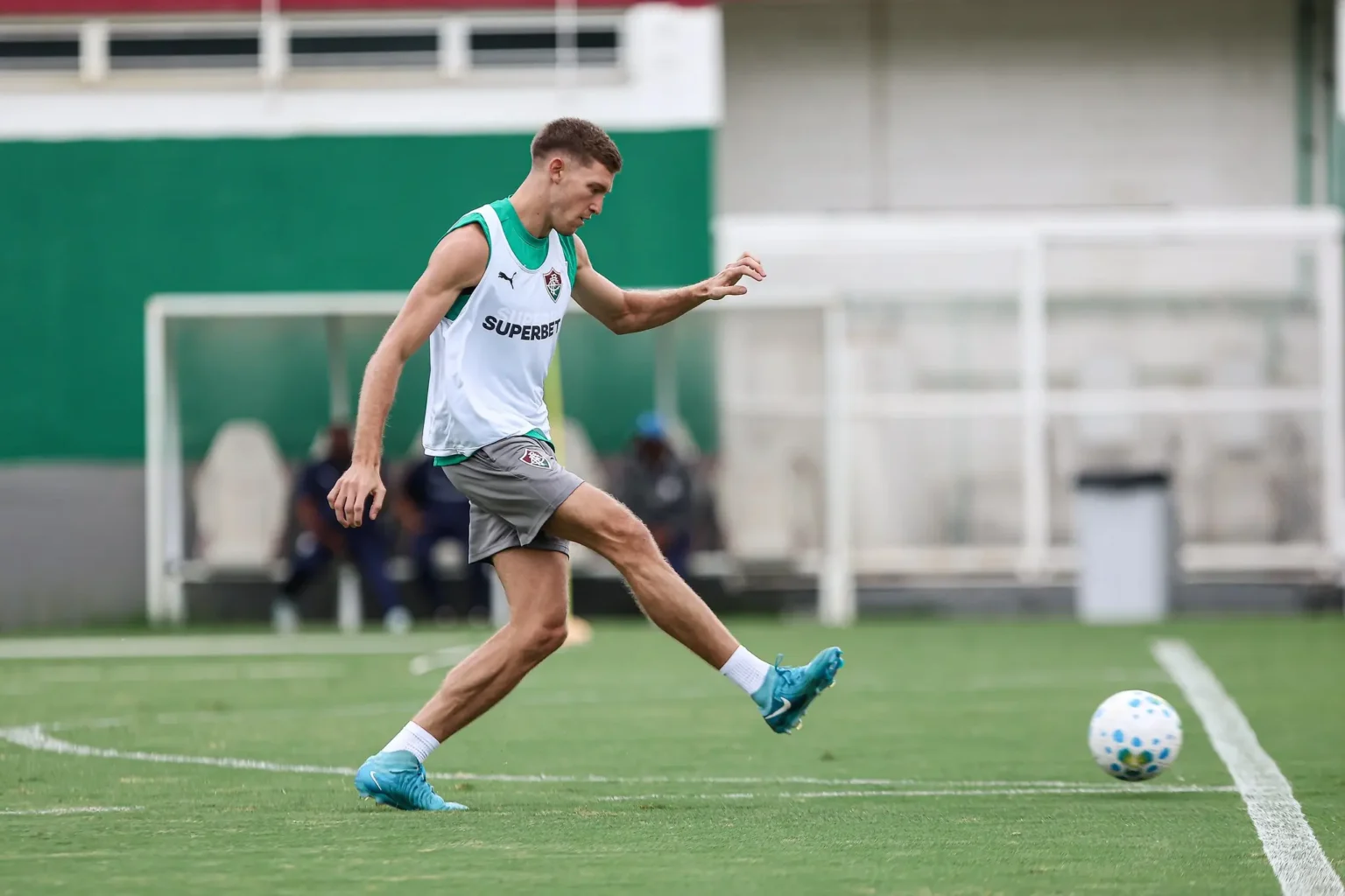 Kennedy e Castillo: as diferenças e o ataque do Fluminense com Zubeldía
