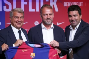 Laporta, reeleito presidente do Barcelona, confirma Flick e busca manter Deco no clube