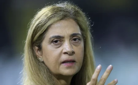Leila Pereira nega, mas Palmeiras negocia com Fabinho e aguarda resposta do volante