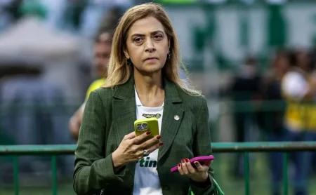 Leila Pereira critica atitude do Flamengo na saída de Filipe Luís: “Falta de respeito” Leila Pereira critica atitude do Flamengo na saída de Filipe Luís: “Falta de respeito”