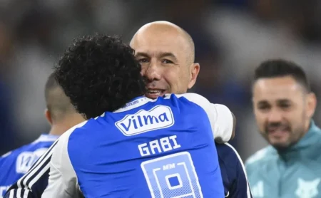 Leonardo Jardim sinaliza aprovação e Flamengo avança na busca por novo centroavante: Igor Jesus e Taty Castellanos na mira