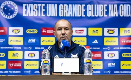 Leonardo Jardim reforça comissão técnica do Flamengo com quatro novos nomes