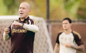 Leonardo Jardim define futuro de Pedro e atacante agrada ao novo técnico do Flamengo Leonardo Jardim define futuro de Pedro e atacante agrada ao novo técnico do Flamengo