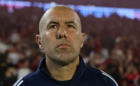Leonardo Jardim toma decisão que pode surpreender o Fluminense.