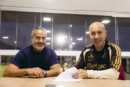 Leonardo Jardim relata ter consultado Filipe Luís antes de aceitar o cargo no Flamengo: "Resposta foi madura"