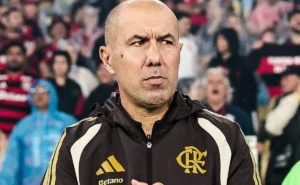 Leonardo Jardim no Flamengo: equilíbrio entre cobrança e aproximação com o elenco