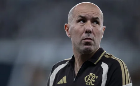 Leonardo Jardim supera Anselmi e lidera goleada do Flamengo sobre o Botafogo
