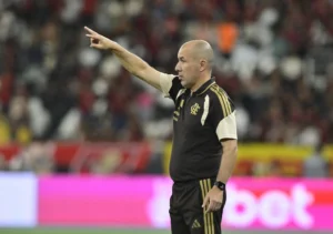 Leonardo Jardim celebra vitória do Flamengo sobre o Botafogo