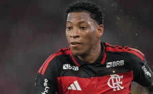 Leonardo Jardim dispensa Gonzalo Plata de Corinthians x Flamengo por decisão técnica e indisciplina.