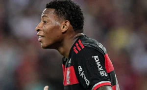 Leonardo Jardim sobre afastamento de Plata no Flamengo: “Integração é fundamental” Leonardo Jardim sobre afastamento de Plata no Flamengo: “Integração é fundamental”