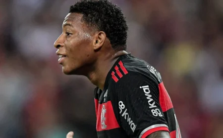 Leonardo Jardim sobre afastamento de Plata no Flamengo: “Integração é fundamental” Leonardo Jardim sobre afastamento de Plata no Flamengo: “Integração é fundamental”