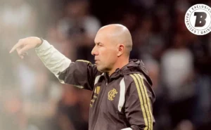 Leonardo Jardim não demonstra entusiasmo por Everton Cebolinha e futuro do atacante no Flamengo é incerto.