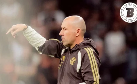 Leonardo Jardim não demonstra entusiasmo por Everton Cebolinha e futuro do atacante no Flamengo é incerto.