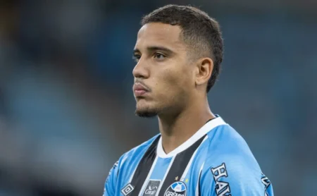 Lesão Confirma Desfalque de Gustavo Martins para os Próximos Jogos do Grêmio