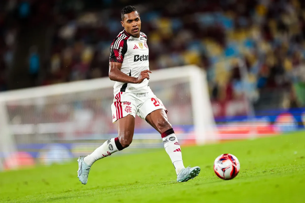 Lesão de Alex Sandro é considerada leve; Flamengo pode ter jogador na estreia da Libertadores Lesão de Alex Sandro é considerada leve; Flamengo pode ter jogador na estreia da Libertadores