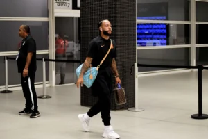 Lesão de Memphis Depay: atacante deve desfalcar o Corinthians na estreia da Libertadores