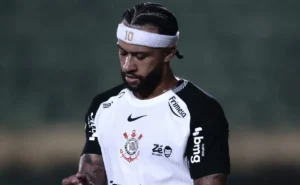 Lesão de Memphis é detalhada por Dorival, que revela gravidade do desfalque para a temporada
