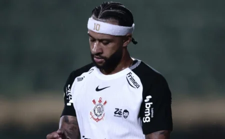 Lesão de Memphis é detalhada por Dorival, que revela gravidade do desfalque para a temporada
