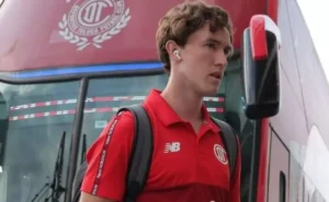 Lesão ligamentar tira Marcel Ruiz da Copa do Mundo, alvo recente do Palmeiras