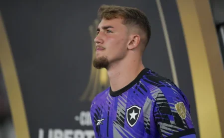 Léo Linck desperdiça, Botafogo é eliminado da Libertadores após derrota para o Barcelona-EQU