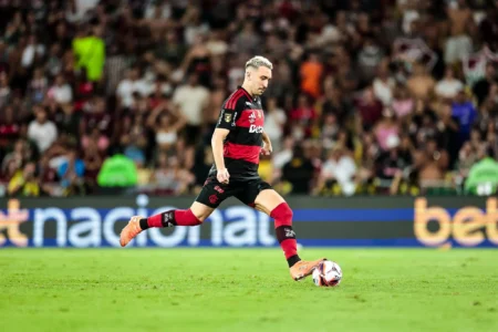 Léo Ortiz critica tratamento a Filipe Luís: "Falta de respeito com ídolos"