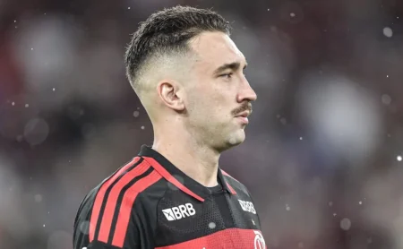 Léo Ortiz manifesta desconforto com a saída de Filipe Luís e questiona Boto: “Por que não falou antes?” Léo Ortiz manifesta desconforto com a saída de Filipe Luís e questiona Boto: “Por que não falou antes?”