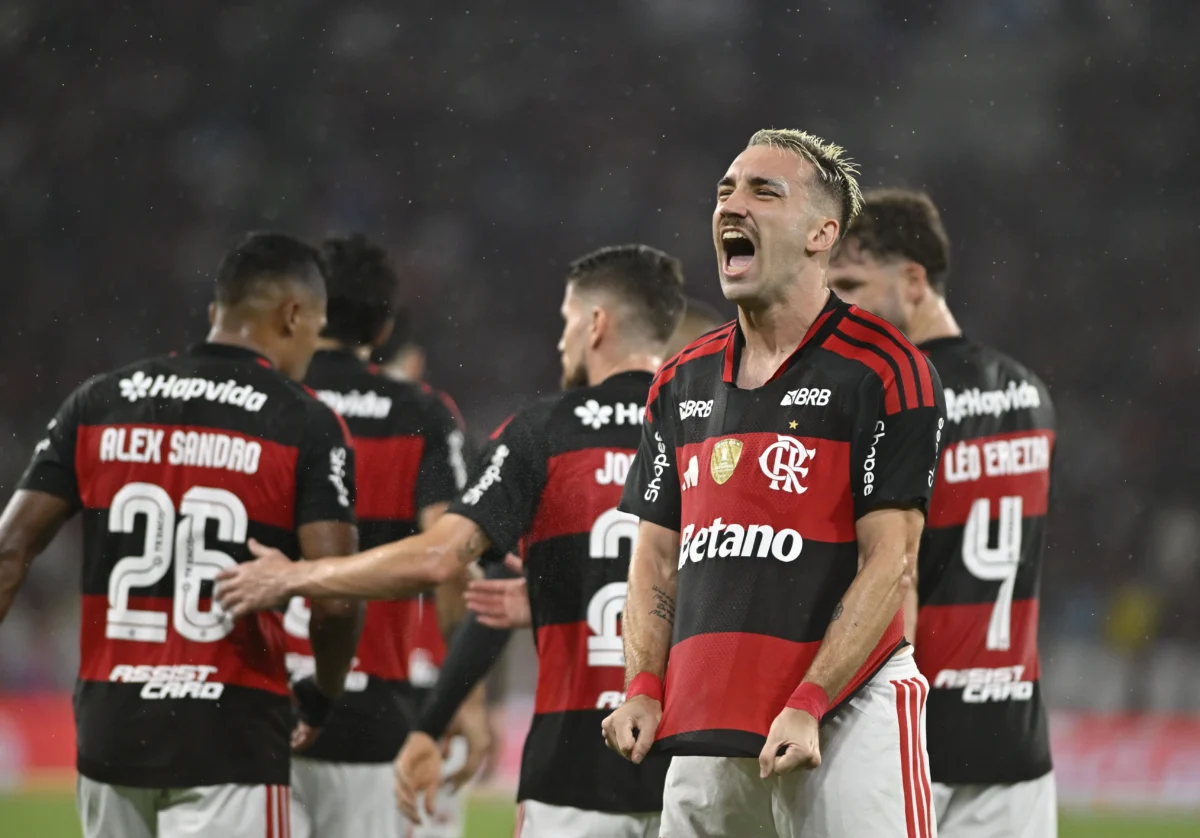Léo Ortiz supera início de ano desafiador e reencontra bom momento com Jardim no Flamengo