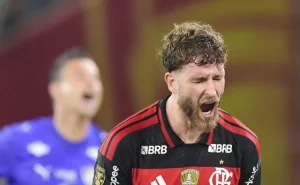 Léo Pereira é recebido com "corredor" no Flamengo após convocação e reação viraliza no elenco