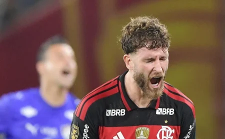 Léo Pereira é recebido com "corredor" no Flamengo após convocação e reação viraliza no elenco
