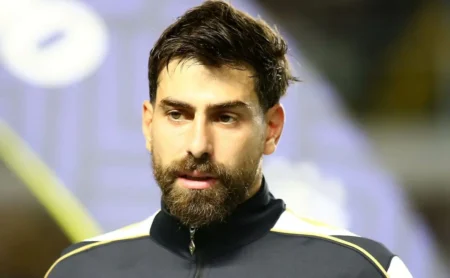 Luan Peres busca retomar parceria com Veríssimo após seis anos no Santos e aprimorar defesa