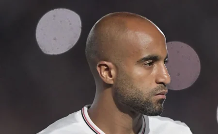 Lucas Moura sofre fratura nas costelas e desabafa sobre recuperação no São Paulo