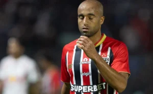 Lucas Moura: São Paulo aguarda decisão do meia após falta de propostas Lucas Moura: São Paulo aguarda decisão do meia após falta de propostas